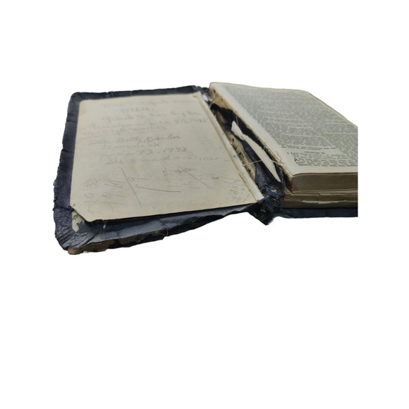 Bundle of Vintage Holy Bibles - Picture 7 of 7